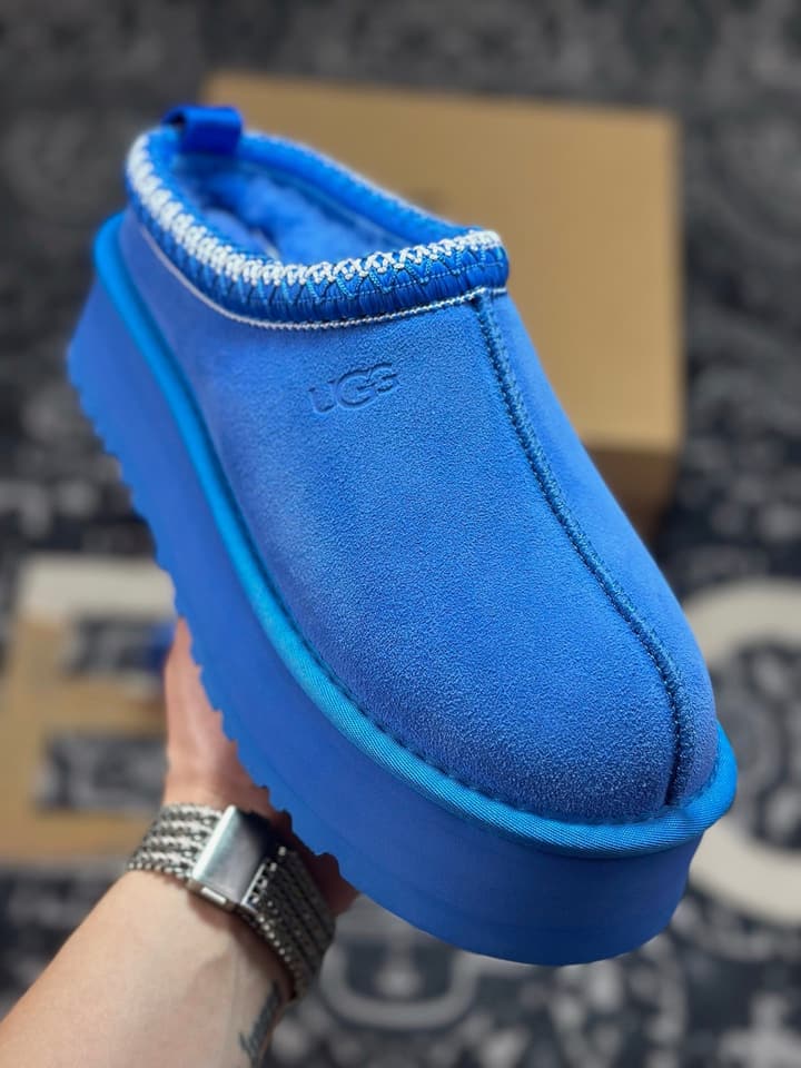 UGG Tazz Platform Snow Boots in Royal Blue Platform Slipper