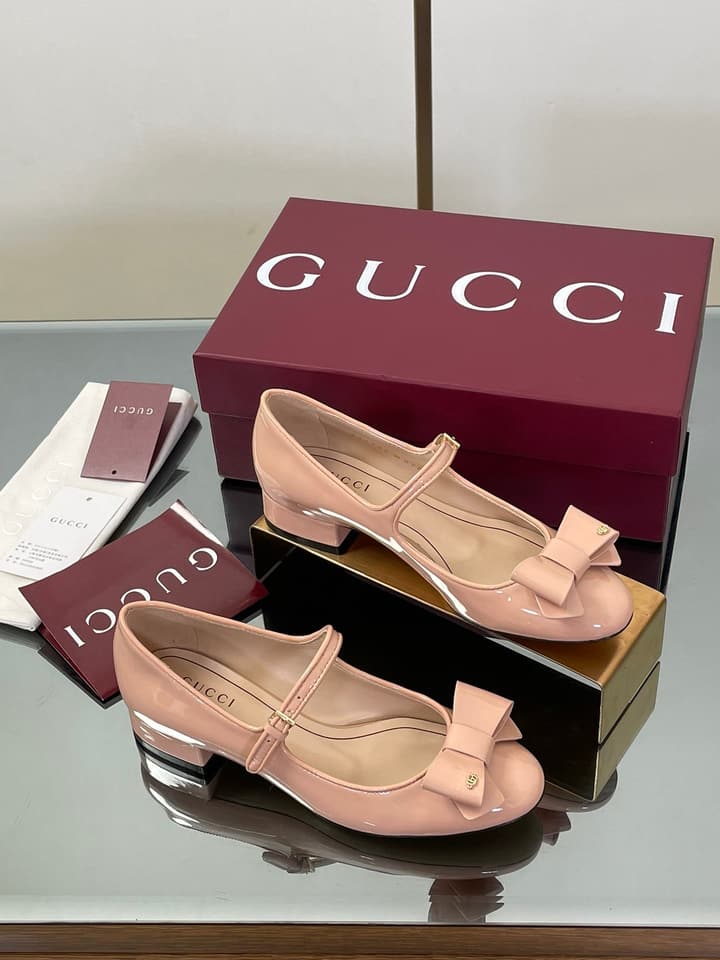 Gucci Bow Detail Mary Jane Ballerina Flats – 2025 Early Autumn Collection in Deep Red Patent Leather