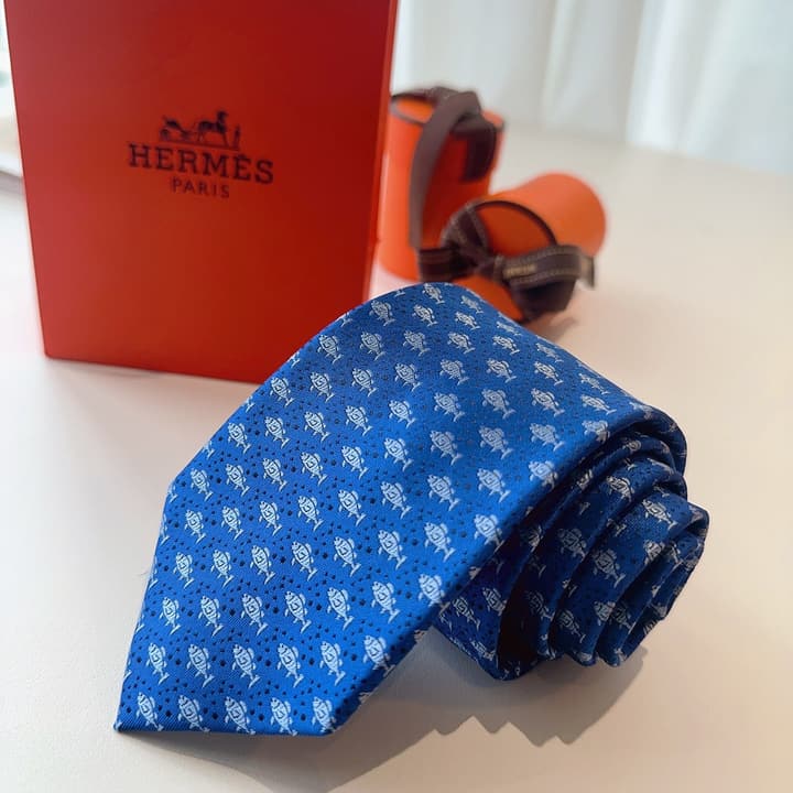 Hermès Animal Series Men's Silk Tie in Blue With Pink Pattern