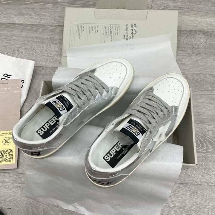 Golden Goose Ball Star Sneakers – 2023 Spring Collection in Silver Metallic With White Toe