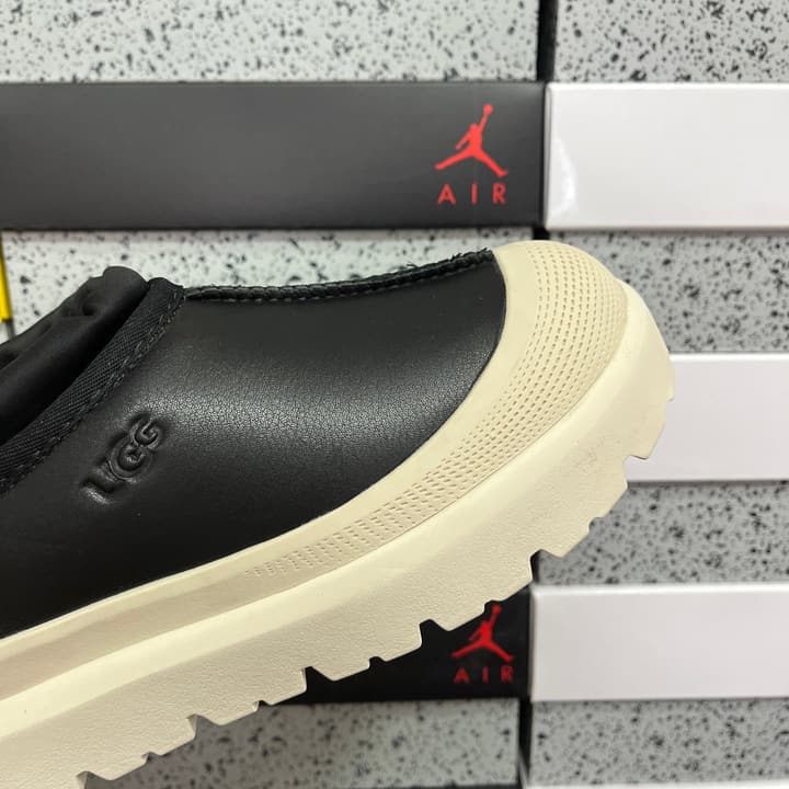 UGG Platform Low-Cut Snow Boots in Black Suede Slip-on