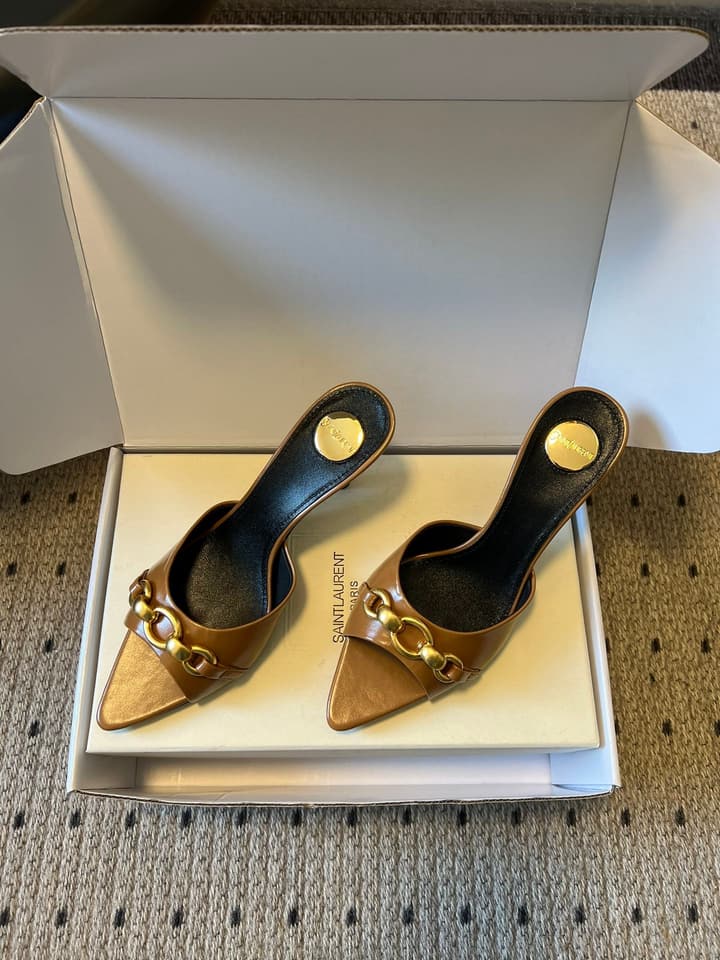 Saint Laurent Chain Pointed-Toe Heeled Mules – 26SS in Beige