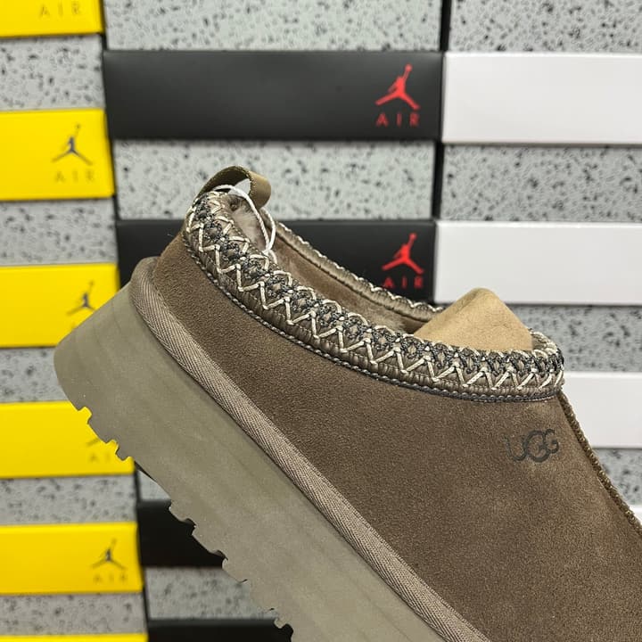 UGG Thick-Soled Low-Cut Fur Snow Boots in Olive Suede Patterned Trim