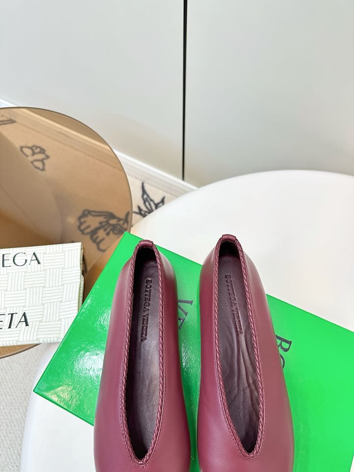 Bottega Veneta Woven Flats – 2025 Collection in Black