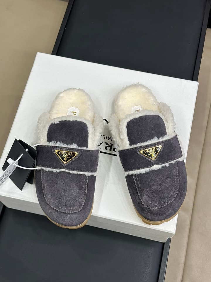 Prada FW24 Suede Fur Slippers – FW24 in Beige Suede