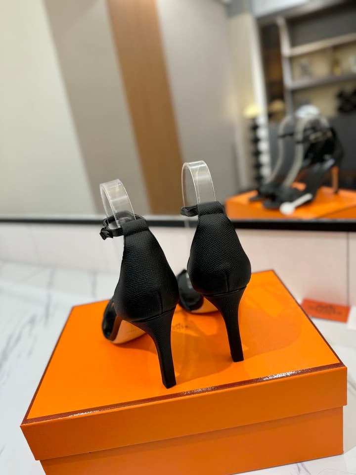 Hermès Classic H Palm Grain Heeled Sandals – 9cm in Black