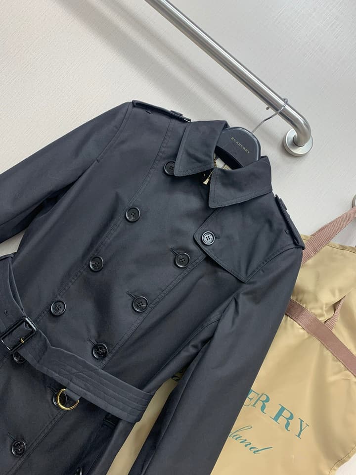 Burberry Sandringham Women's Trench Coat in Navy