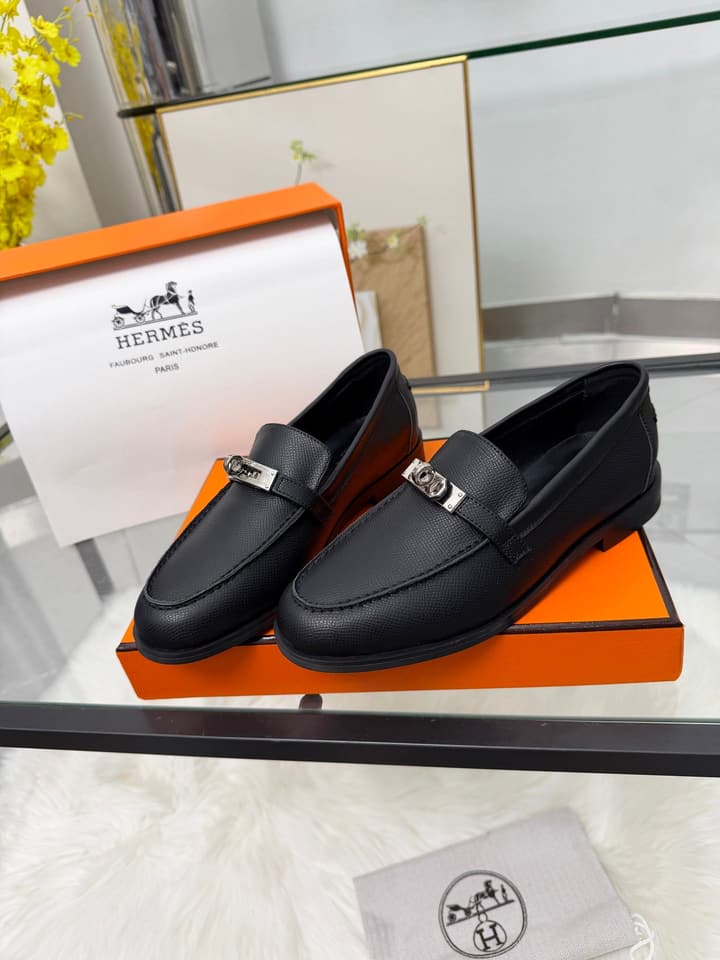 Hermès Classic Leather Sole Sandals in Black Smooth