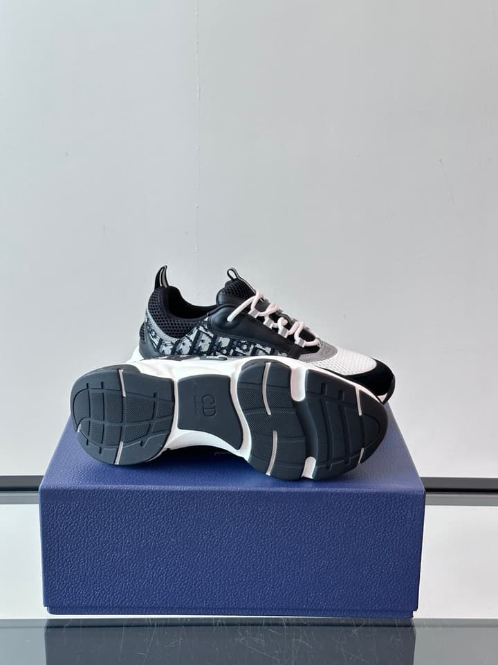 Dior B22 Retro Jogging Sneakers in Black And White Oblique
