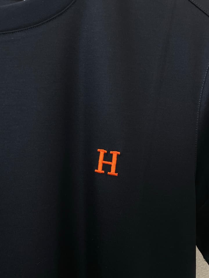 Hermès Men's Casual Short-Sleeve T-Shirt in Black Abstract Crew Neck