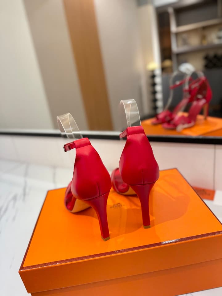 Hermès Classic Smooth Cowhide Pumps – 9cm in Caramel Brown