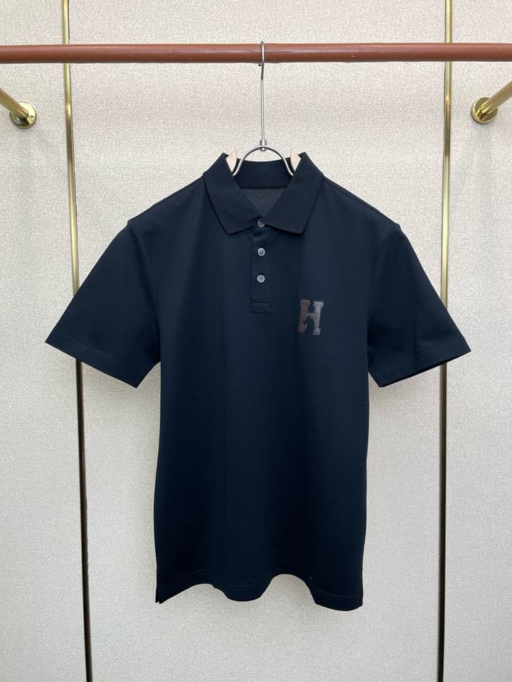 Hermès Men's Casual Short-Sleeve T-Shirt in Black Abstract Crew Neck