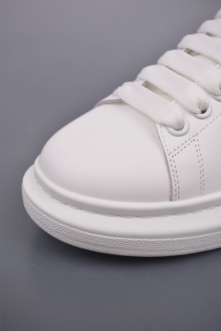 Alexander McQueen Classic Platform Sneakers – 2025 Edition in White Lavender