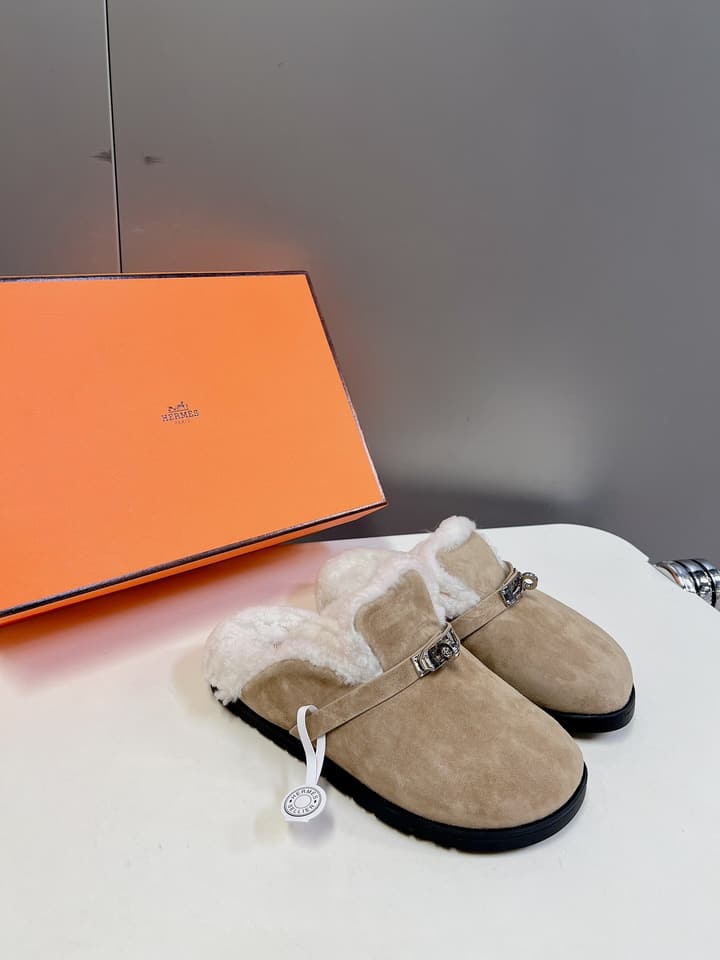 Hermès Kelly Buckle Fur Slippers – Autumn/Winter Collection