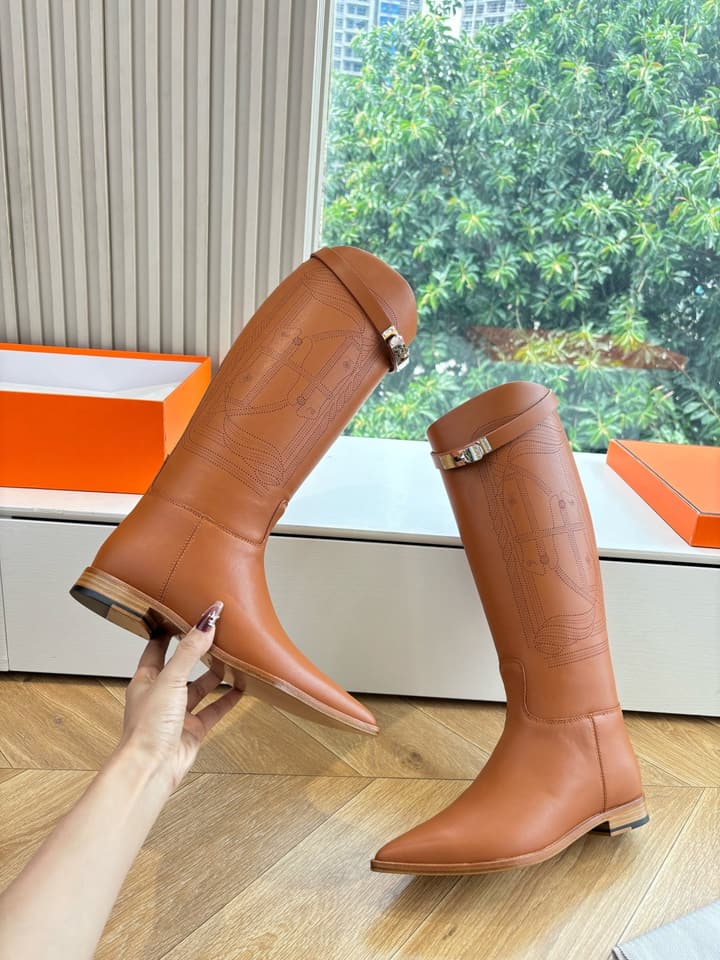 Hermès Classic Knee-High Boots – 2025 Autumn/Winter Collection in Two-tone Tan And Cream