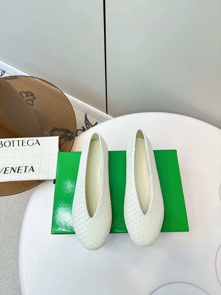 Bottega Veneta 2025 Woven Flat Shoes in Dark Brown