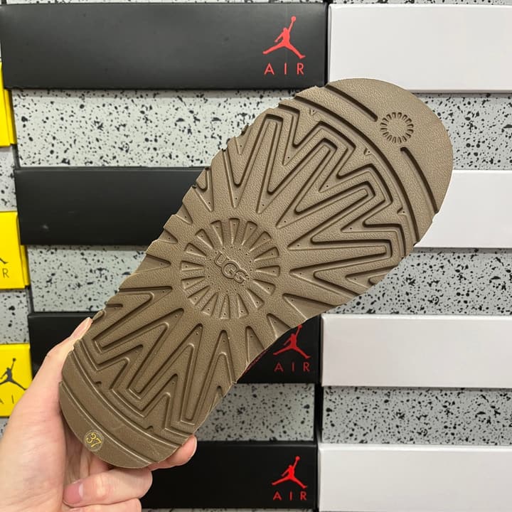 UGG Thick-Soled Low-Cut Fur Snow Boots in Olive Suede Patterned Trim