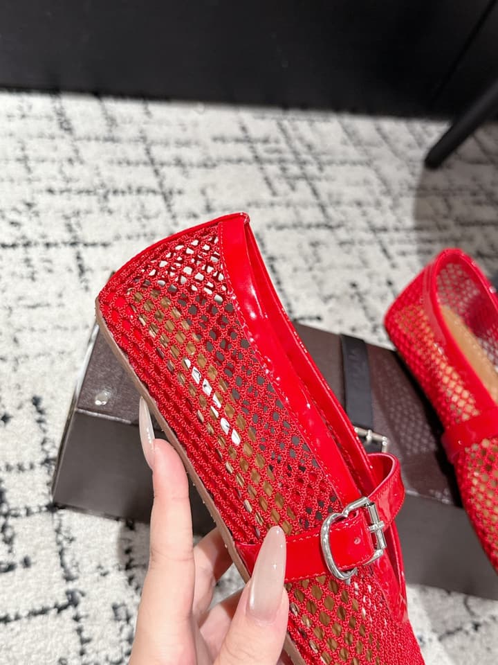 Alaïa Flat Mesh Ballet Flats – 25SS in Golden Beige Mesh