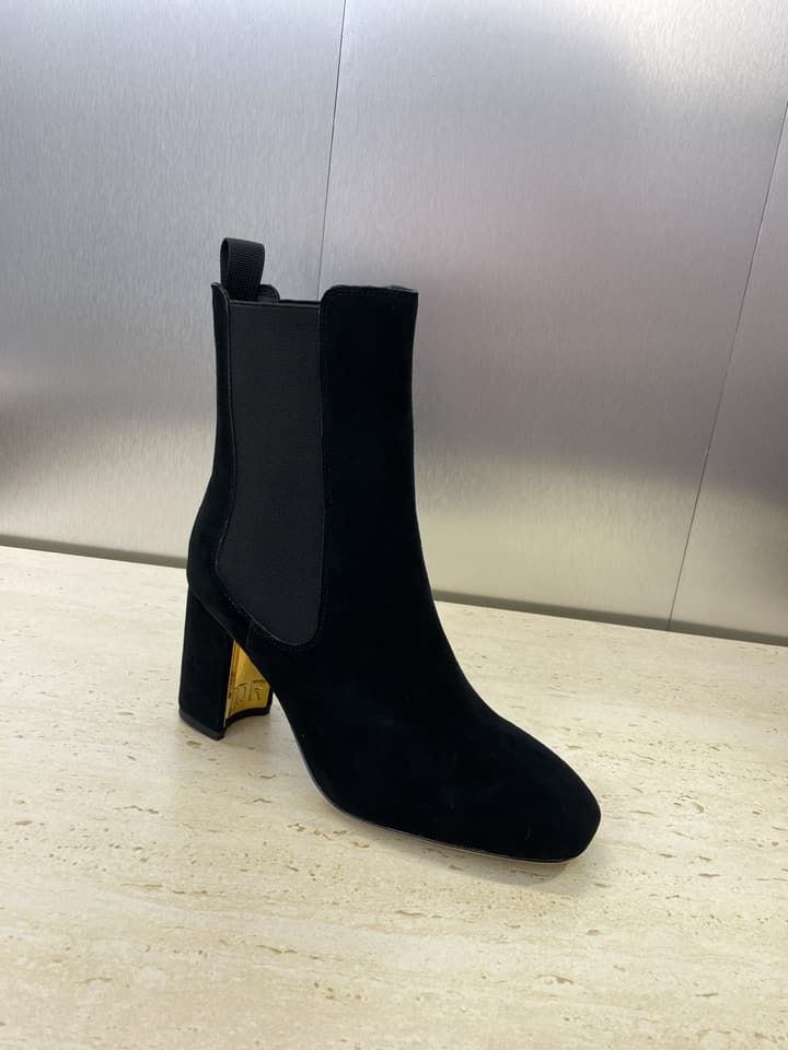 Dior D-Art Chunky Heel Chelsea Ankle Boots – 2025FW in Black Suede