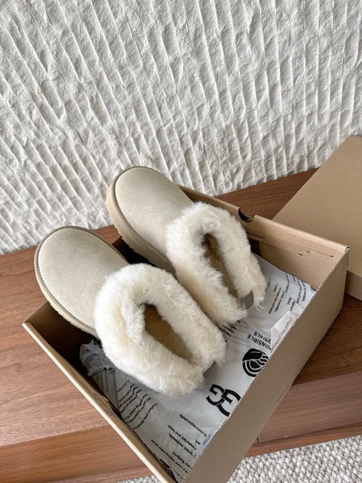 UGG Sheepskin Fur-Lined Slippers – Autumn/Winter Collection in Tall Light Pink With Cream Fur