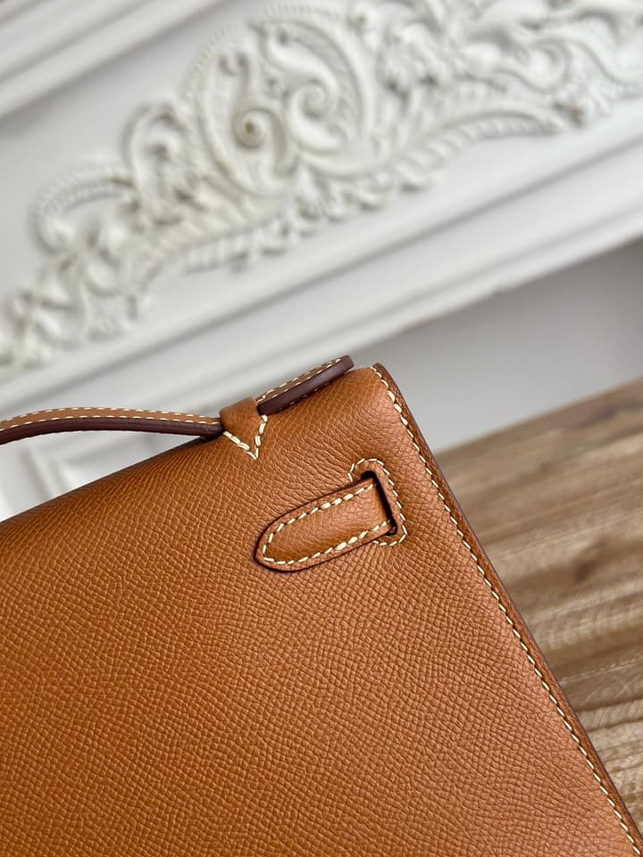 Hermès Kelly Mini Handbag in Black Gold Hardware