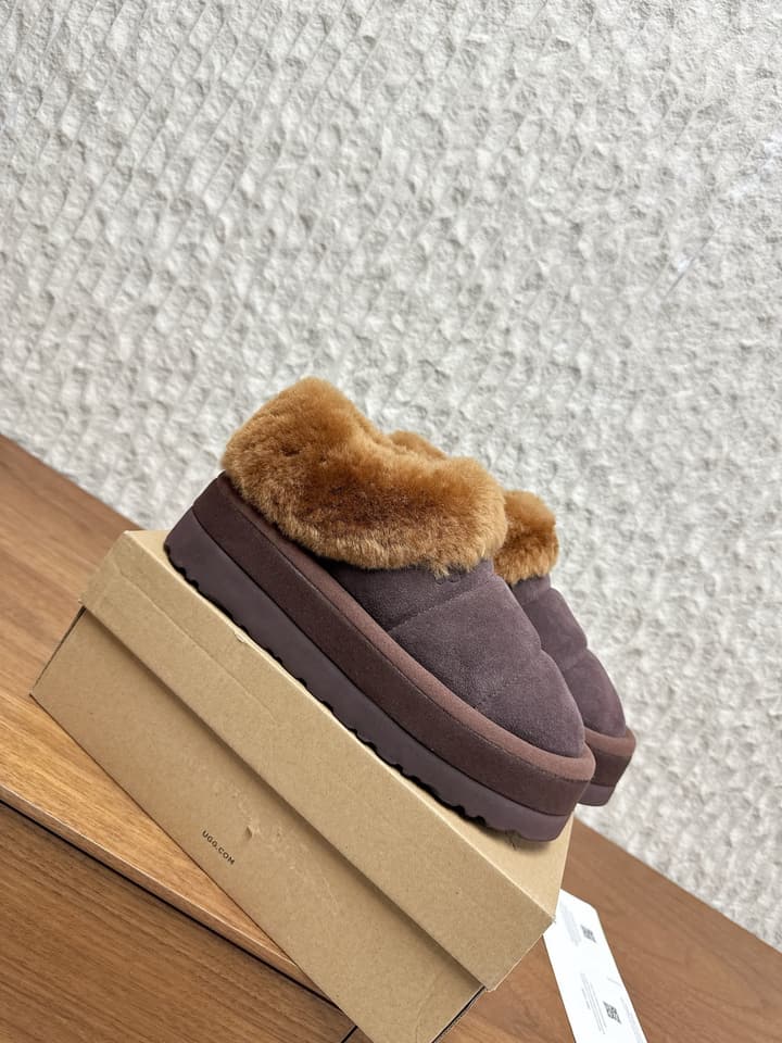 UGG Sheepskin Fur-Lined Slippers – Autumn/Winter Collection in Tall Light Pink With Cream Fur