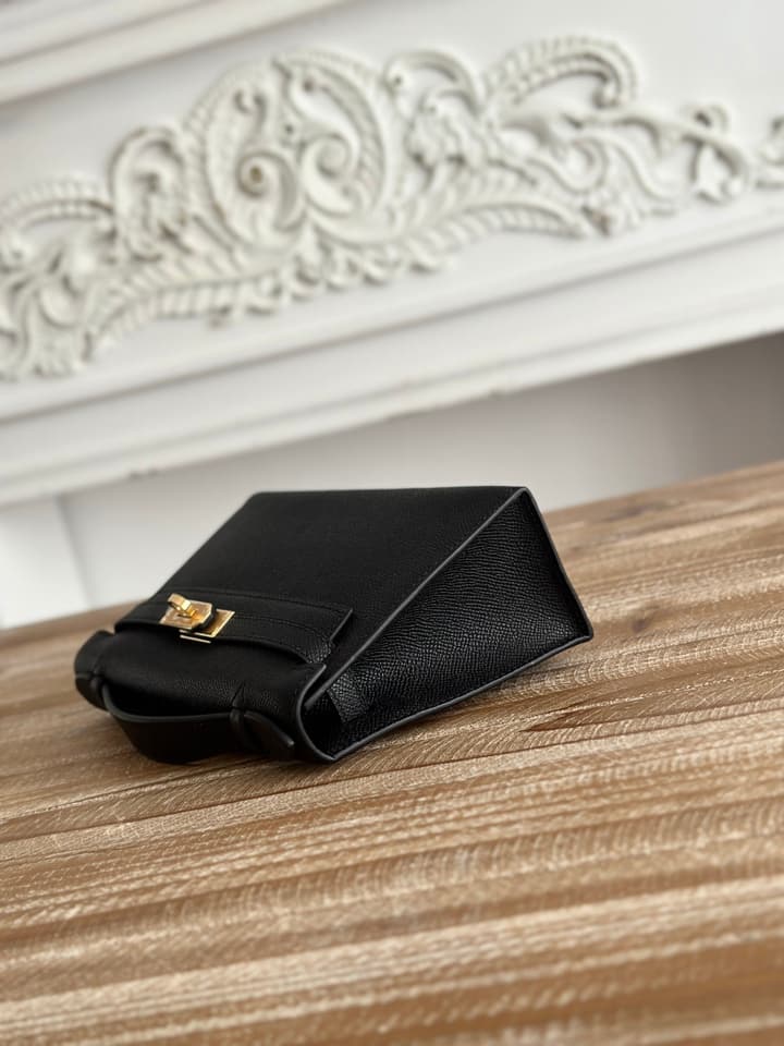 Hermès Kelly Mini Handbag in Black Gold Hardware
