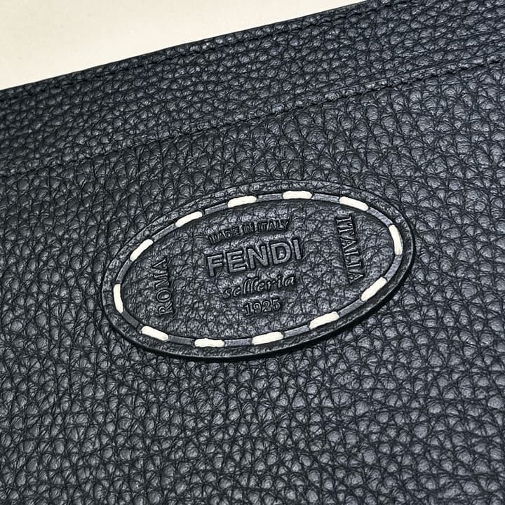 Fendi Peekaboo Medium Handbag in Black Leather With Contrast Stitching And Snakeskin Handle