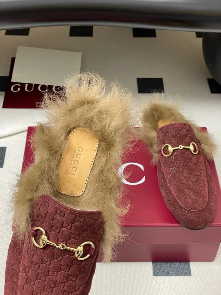 Gucci Princetown Classic Wool Mules – 2025 Fall Latest Edition in Black Croc Embossed Leather