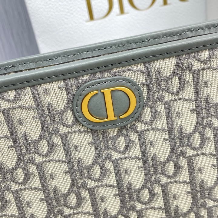 Dior 30 Montaigne Oblique Jacquard Clutch Bag in Beige Oblique