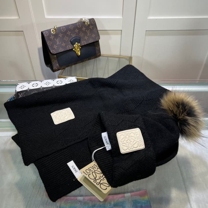 Loewe Classic Hat and Scarf Set in Cream Plain