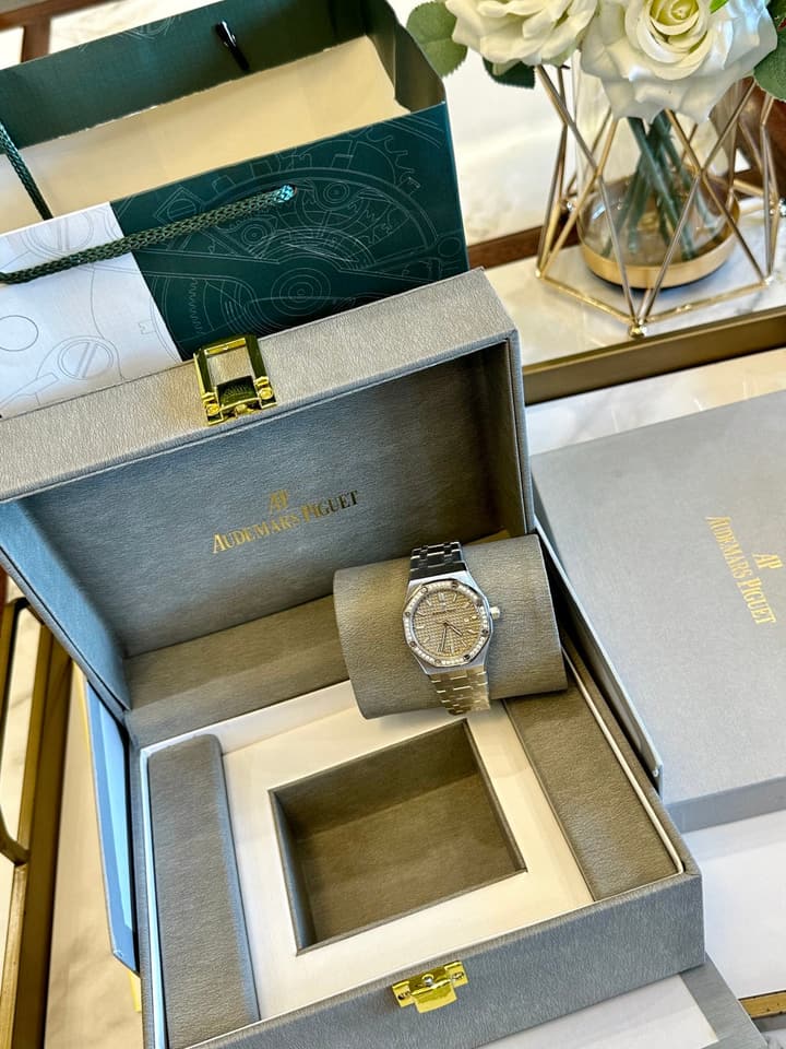 Audemars Piguet Royal Oak Automatic Mechanical Watch – 40mm in Silver - Diamond Dial