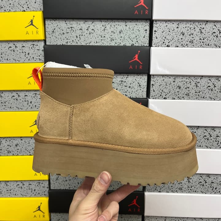 UGG Platform Low-Cut Snow Boots in Black Suede Slip-on