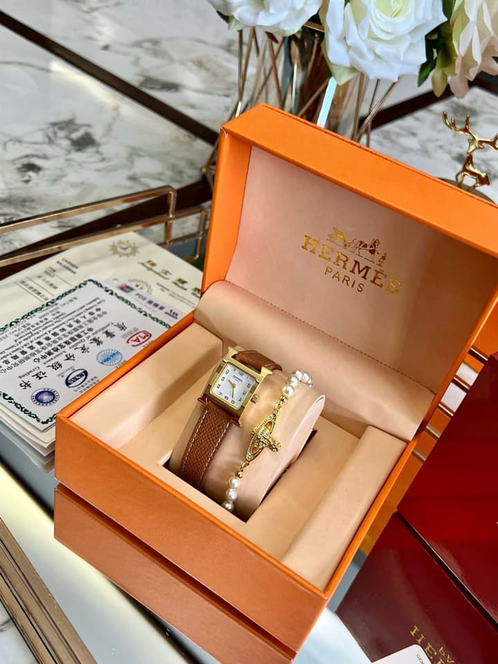 Hermès Square Watch Set