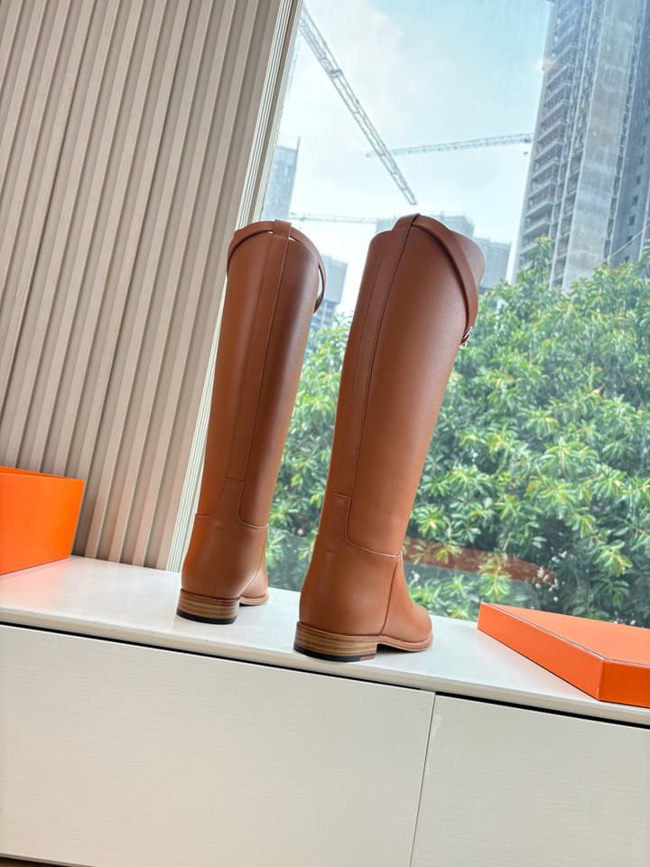 Hermès Classic Knee-High Boots – 2025 Autumn/Winter Collection in Two-tone Tan And Cream
