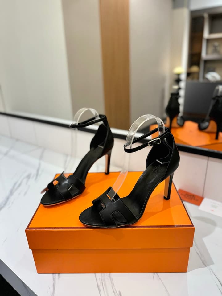 Hermès Classic Smooth Cowhide Pumps – 9cm in Caramel Brown