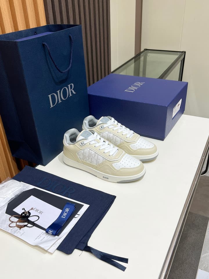 Dior B27 Unisex Sneakers – 2025 Collection in Beige With Dark Green Accents