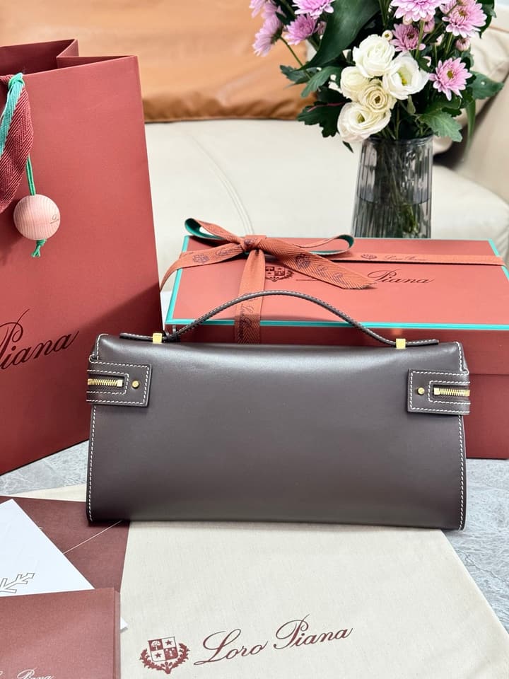 Loro Piana Extra Clutch L29 in Black Leather