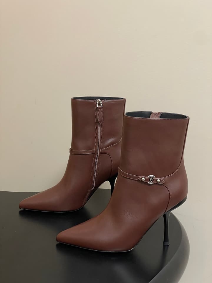Louis Vuitton Legacy Pointed-Toe Ankle Boots – 25SS