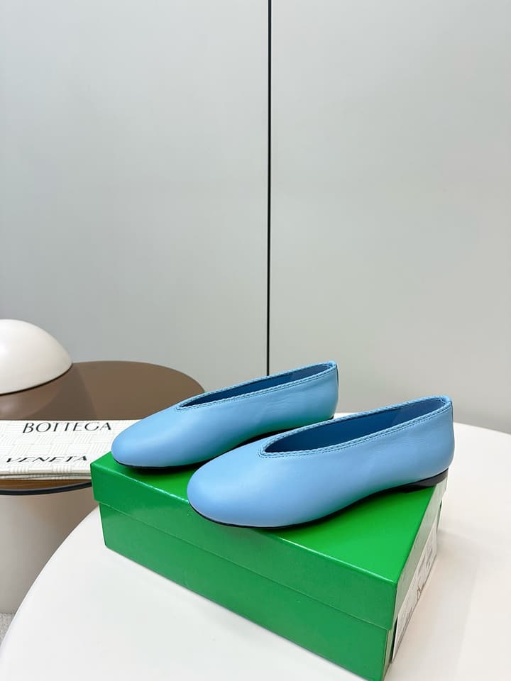 Bottega Veneta Woven Flats – 2025 Collection in Black