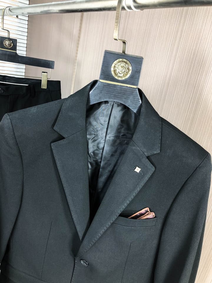 Louis Vuitton Men's Slim Fit Blend Suit Set – Autumn/Winter Collection in Dark Gray