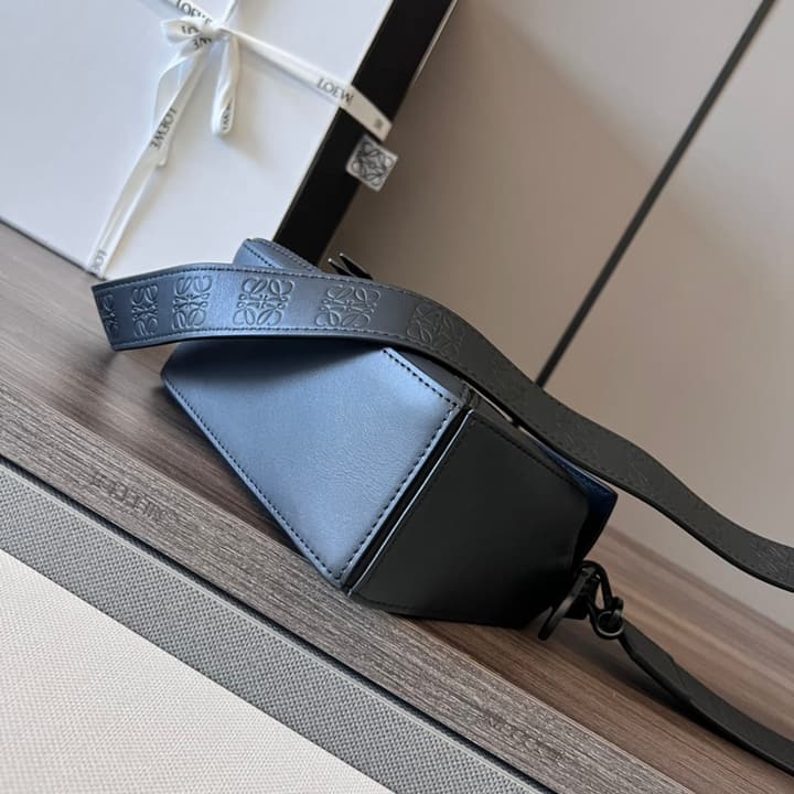 Loewe Puzzle Bag in Black