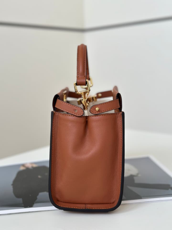 Fendi Peekaboo Classic Handbag in Caramel Brown Leather