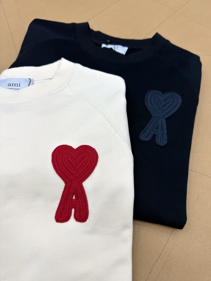 AMI Paris Hand-Woven Raglan Sleeve Sweatshirt – 25FW in Cream With Red Heart Patch
