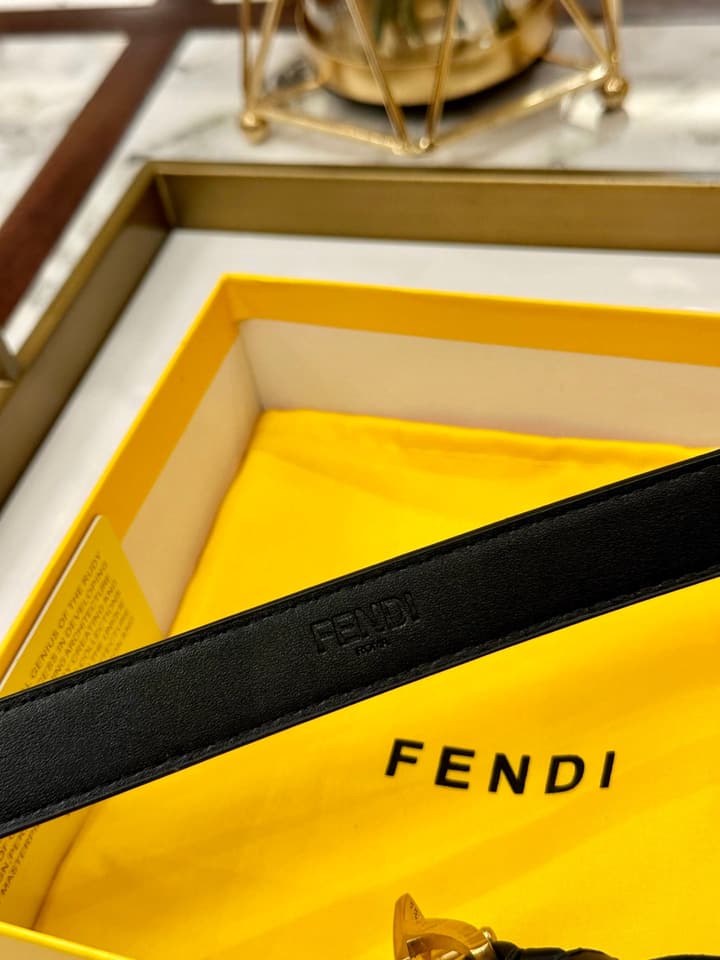 Fendi Classic Leather Belt – 2.5cm in Black Leather With Antique Gold Buckle