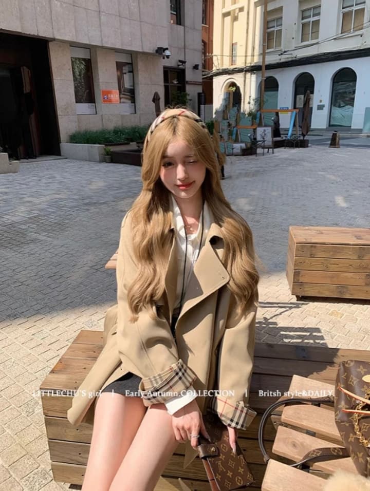 Burberry Short Trench Coat in Short Khaki Trench Coat