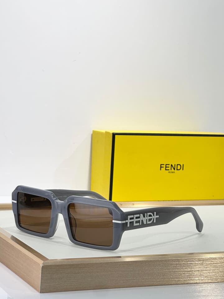 Fendi FE40073U Sunglasses