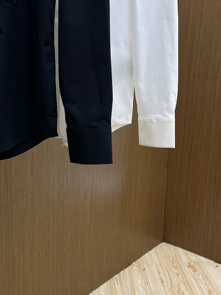 Dior Minimalist Long-Sleeve Cotton Shirt – Spring/Summer Collection