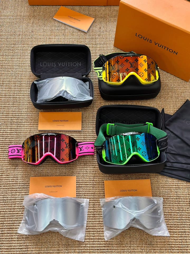 Louis Vuitton Gradient Magnetic Ski Goggles in Blue Green Mirror Lens, Black Strap