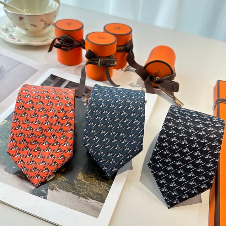 Hermès Men's Printed Silk Tie Series in Black